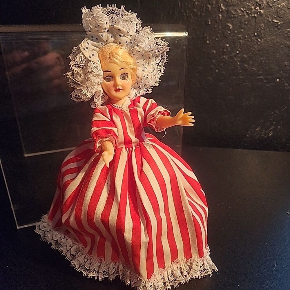 Genuine Gambina Doll, Sleepy Eye New Orleans, Blonde Hair Blue Eyes, 8in